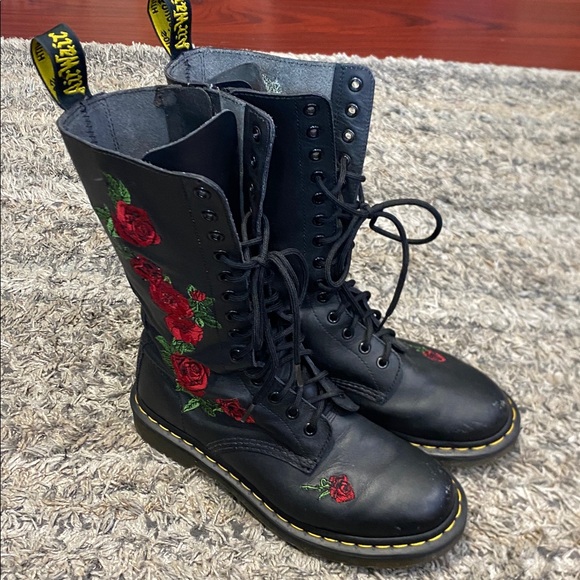 Doc Marten Vonda Black Floral Embroidered Boots sz L7 - Picture 11 of 11